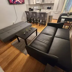 https://cosy-modern-home-mins-to-nyc.us-newyorkcity.com